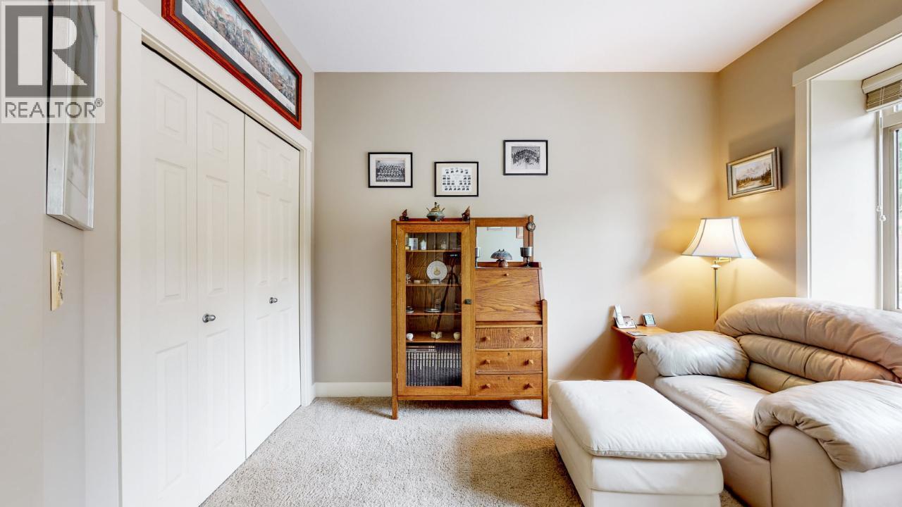 6833 MEADOWS Drive Unit# 28, Oliver
