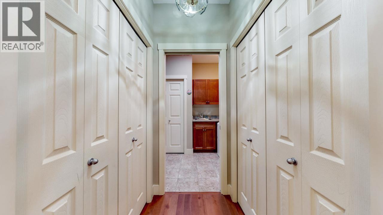 6833 MEADOWS Drive Unit# 28, Oliver