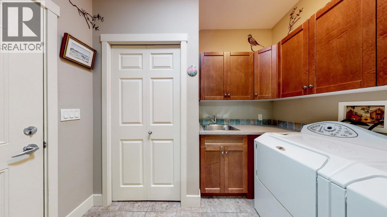 6833 MEADOWS Drive Unit# 28, Oliver