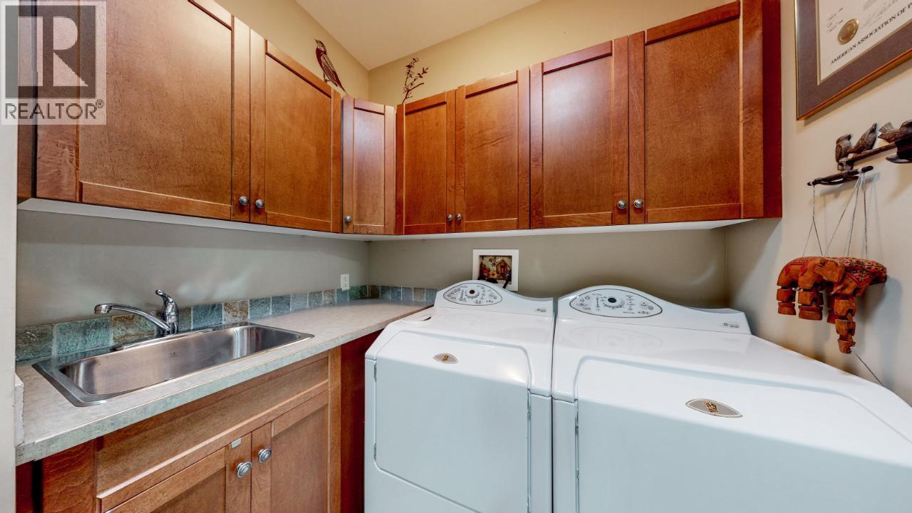 6833 MEADOWS Drive Unit# 28, Oliver