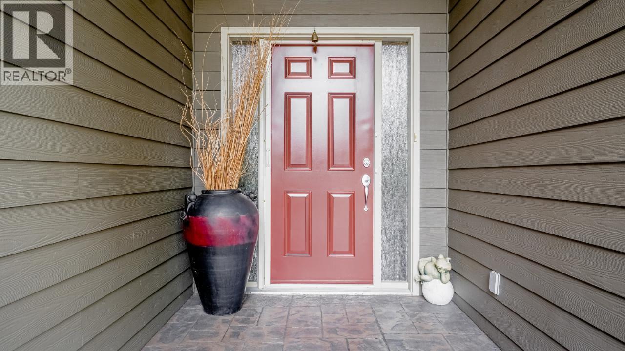 6833 MEADOWS Drive Unit# 28, Oliver