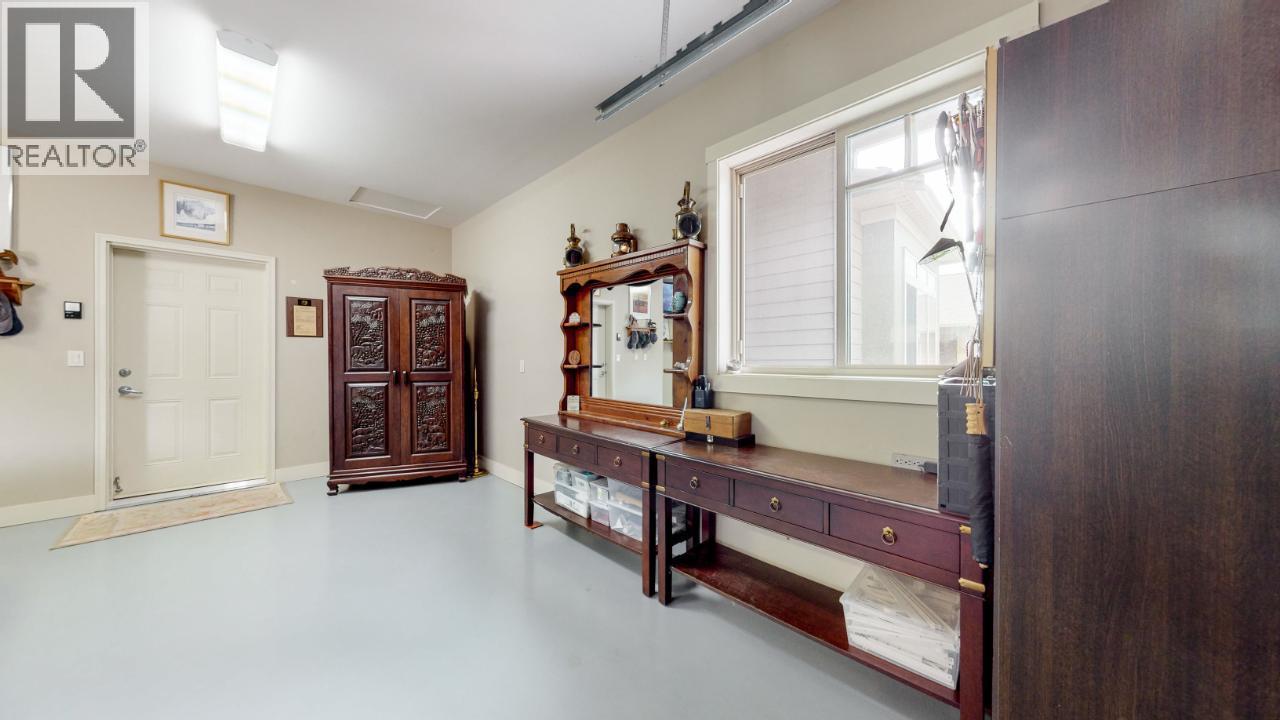 6833 MEADOWS Drive Unit# 28, Oliver