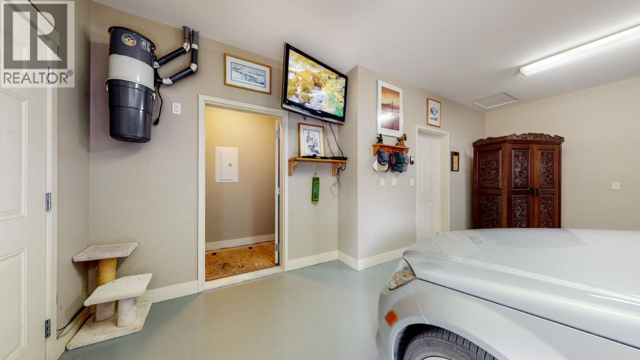 6833 MEADOWS Drive Unit# 28, Oliver
