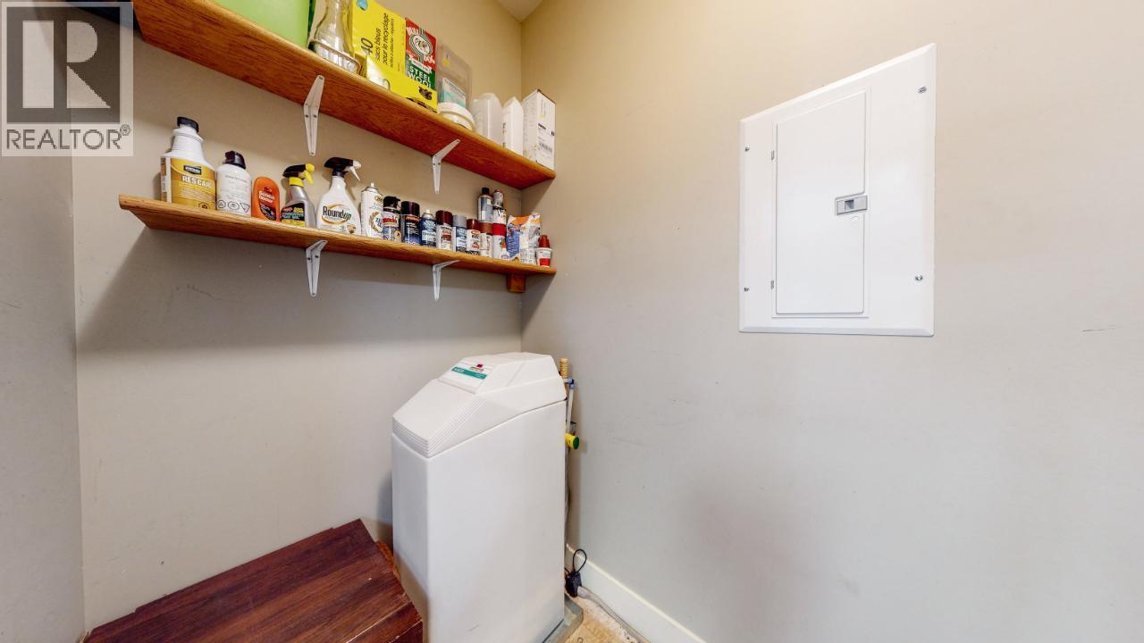 6833 MEADOWS Drive Unit# 28, Oliver