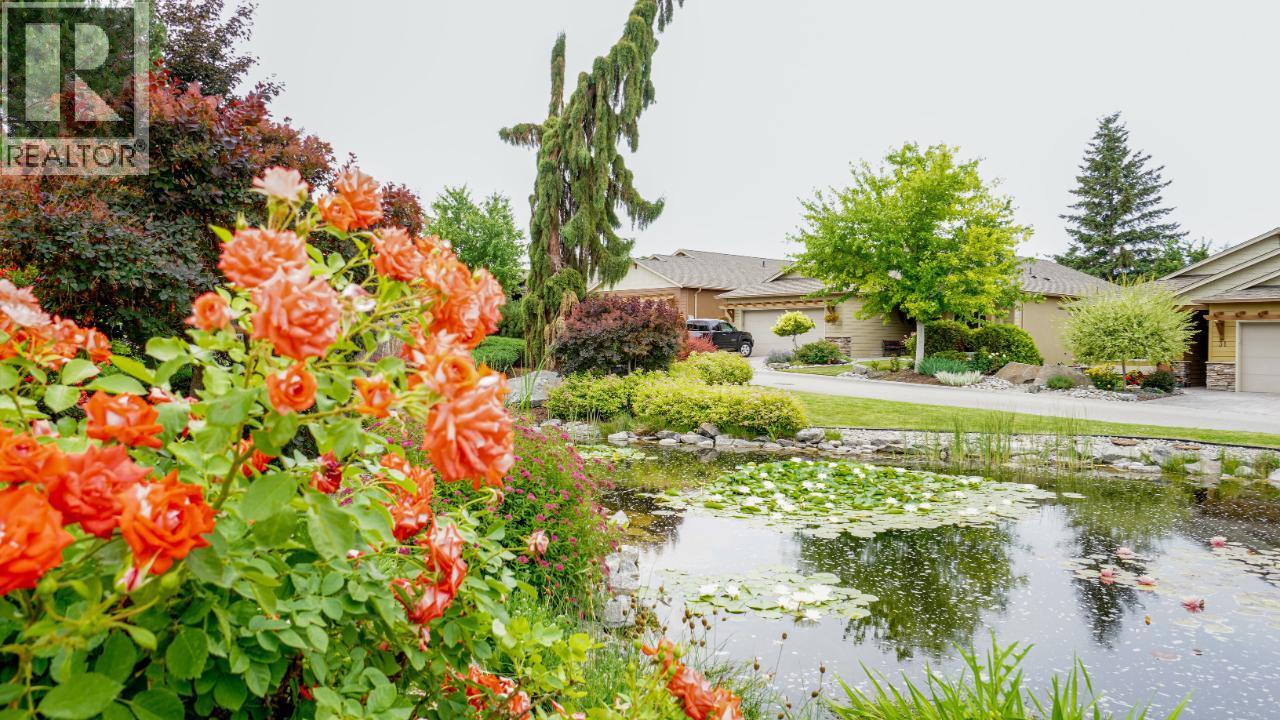 6833 MEADOWS Drive Unit# 28, Oliver