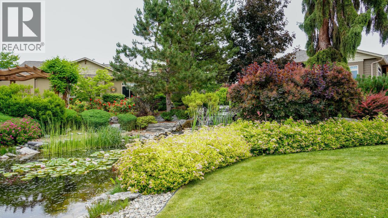 6833 MEADOWS Drive Unit# 28, Oliver