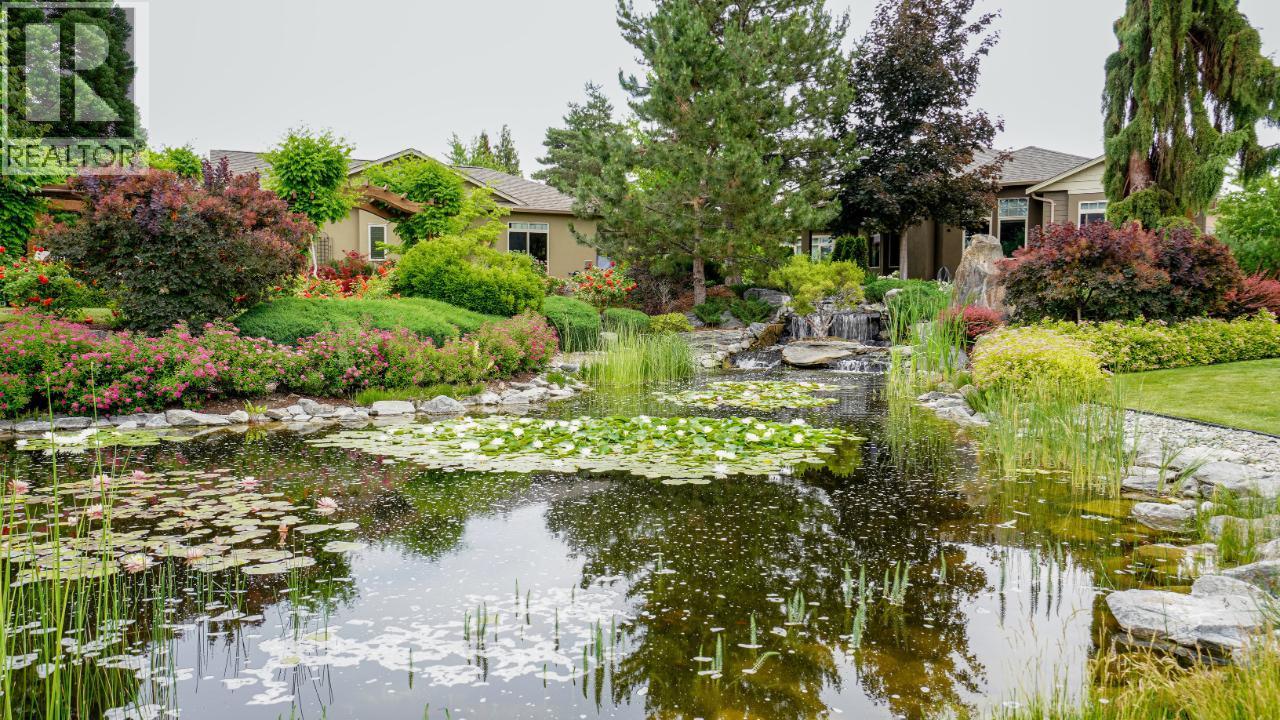 6833 MEADOWS Drive Unit# 28, Oliver