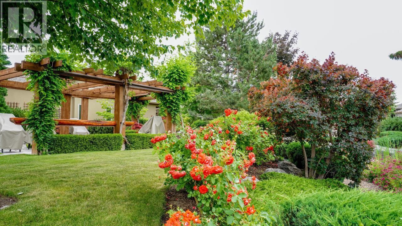 6833 MEADOWS Drive Unit# 28, Oliver