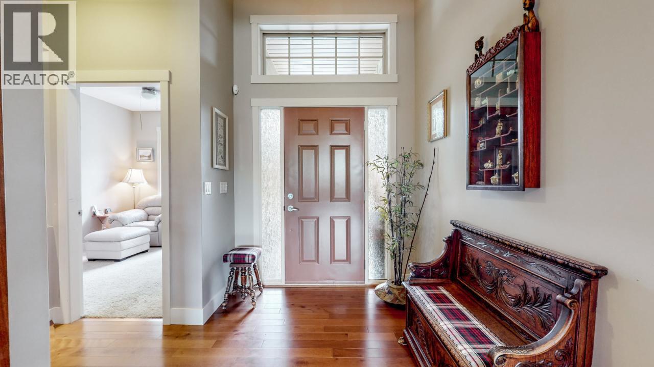 6833 MEADOWS Drive Unit# 28, Oliver