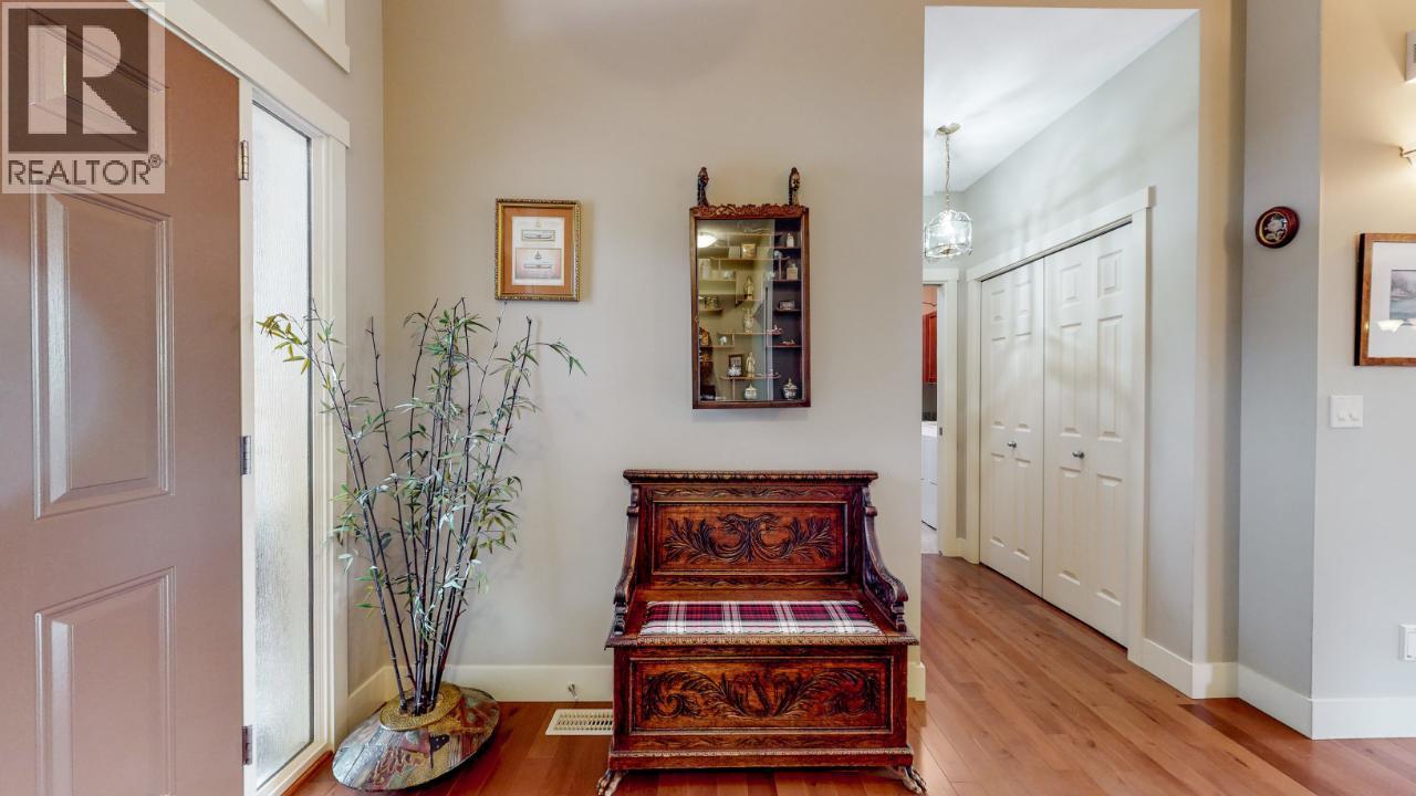 6833 MEADOWS Drive Unit# 28, Oliver