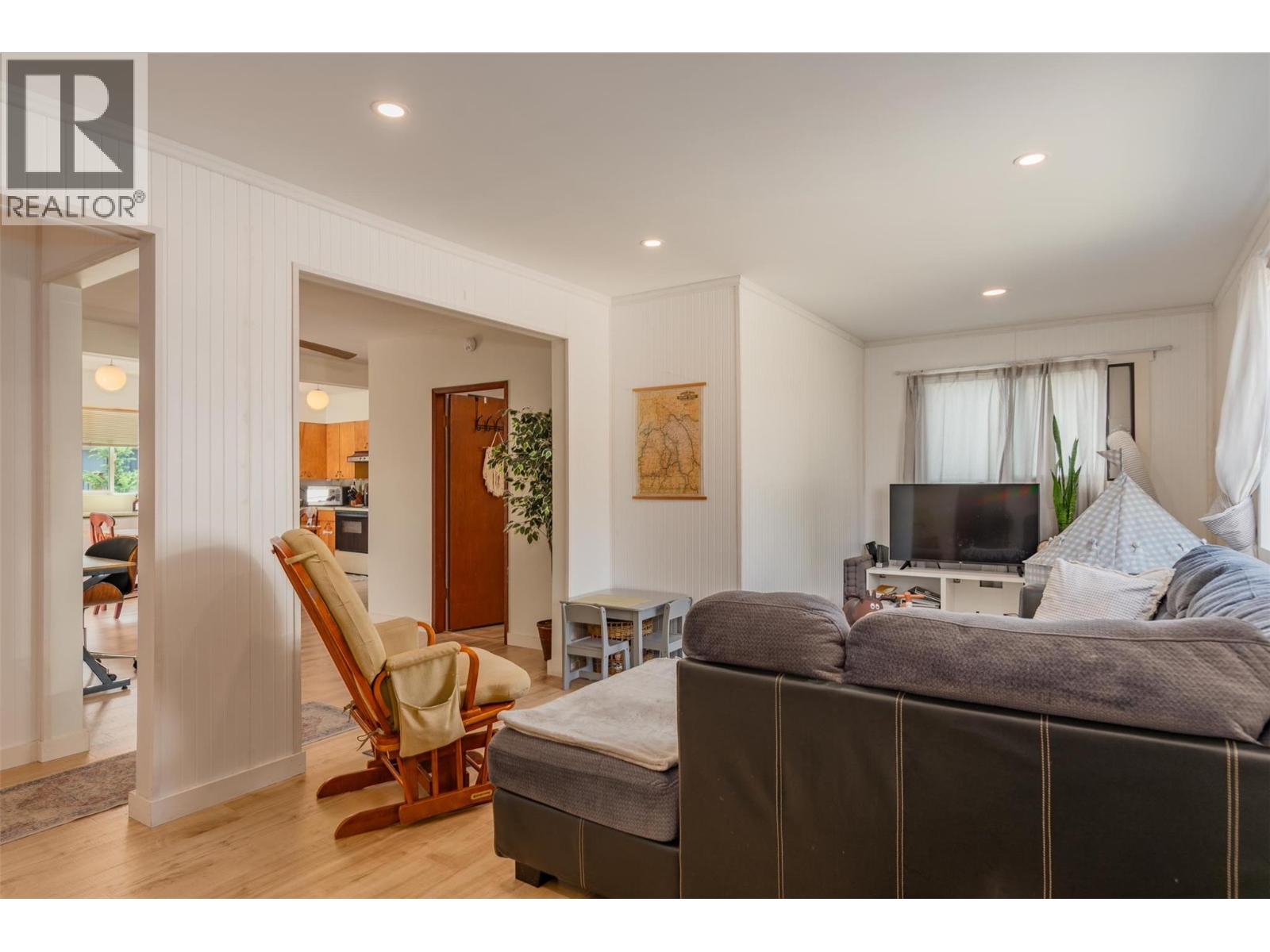 1953 PLEWMAN Way, Rossland