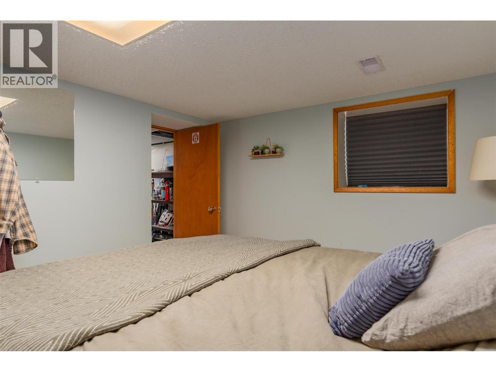 1953 PLEWMAN Way, Rossland