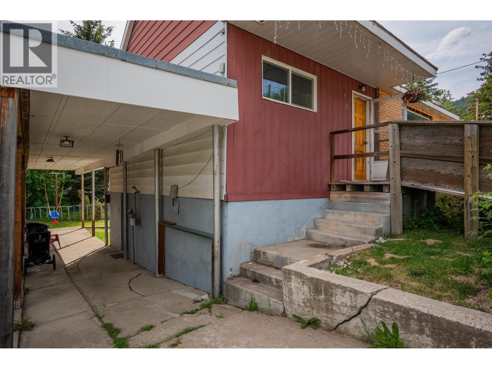 1953 PLEWMAN Way, Rossland