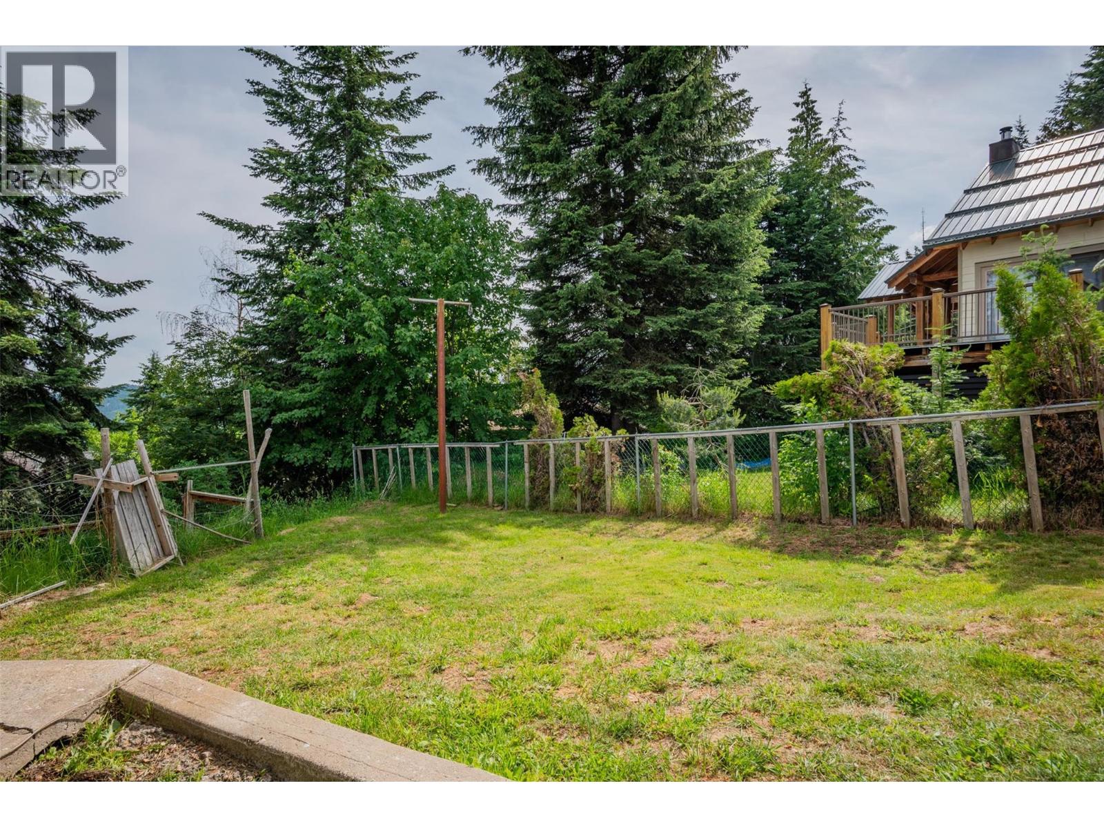 1953 PLEWMAN Way, Rossland
