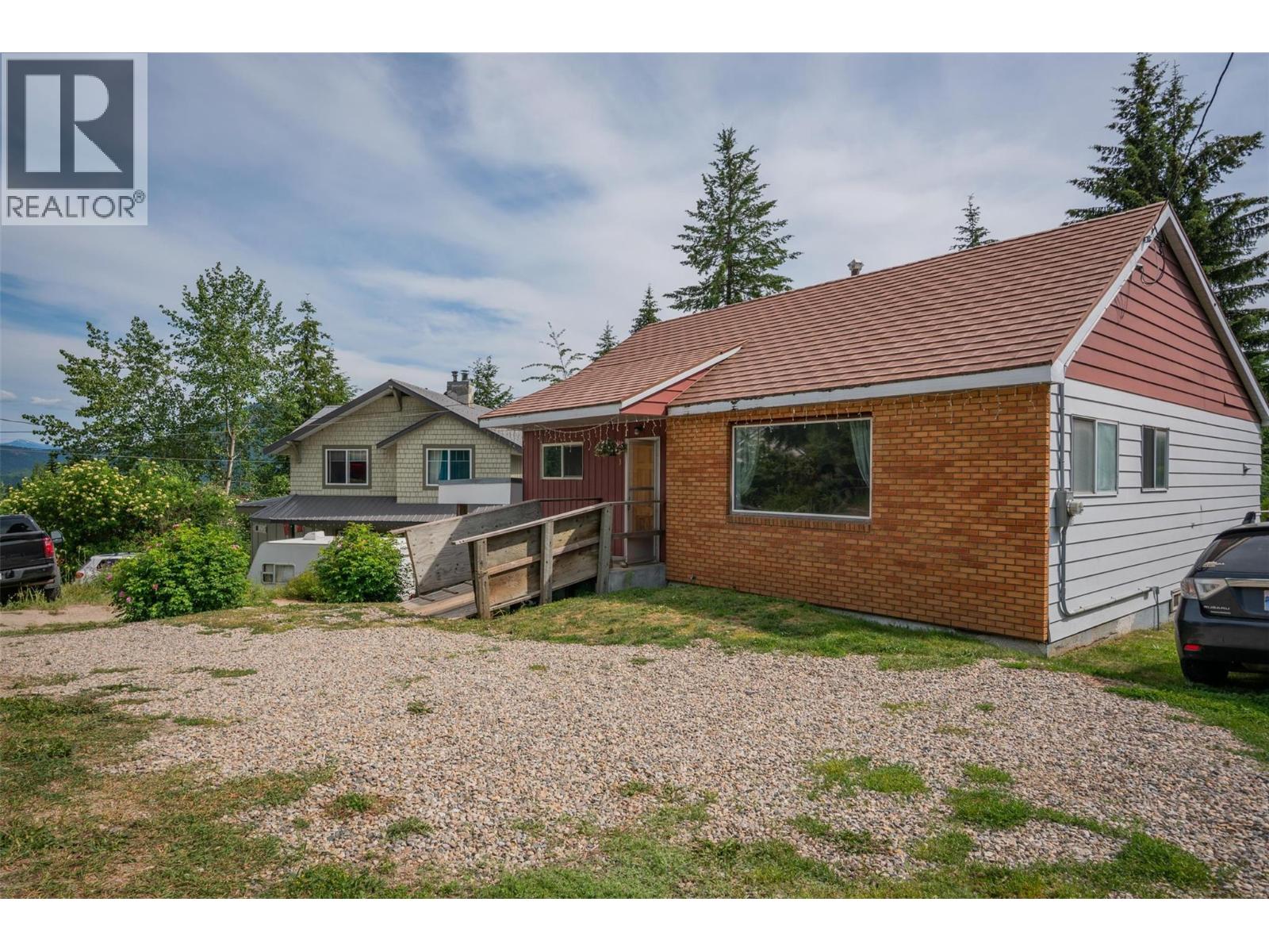 1953 PLEWMAN Way, Rossland