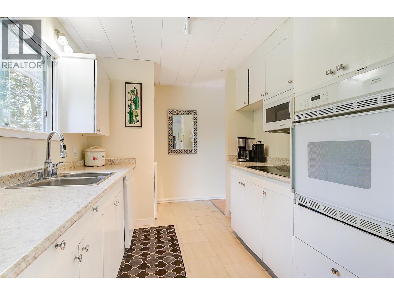  184 Snowsell Street North, Kelowna
