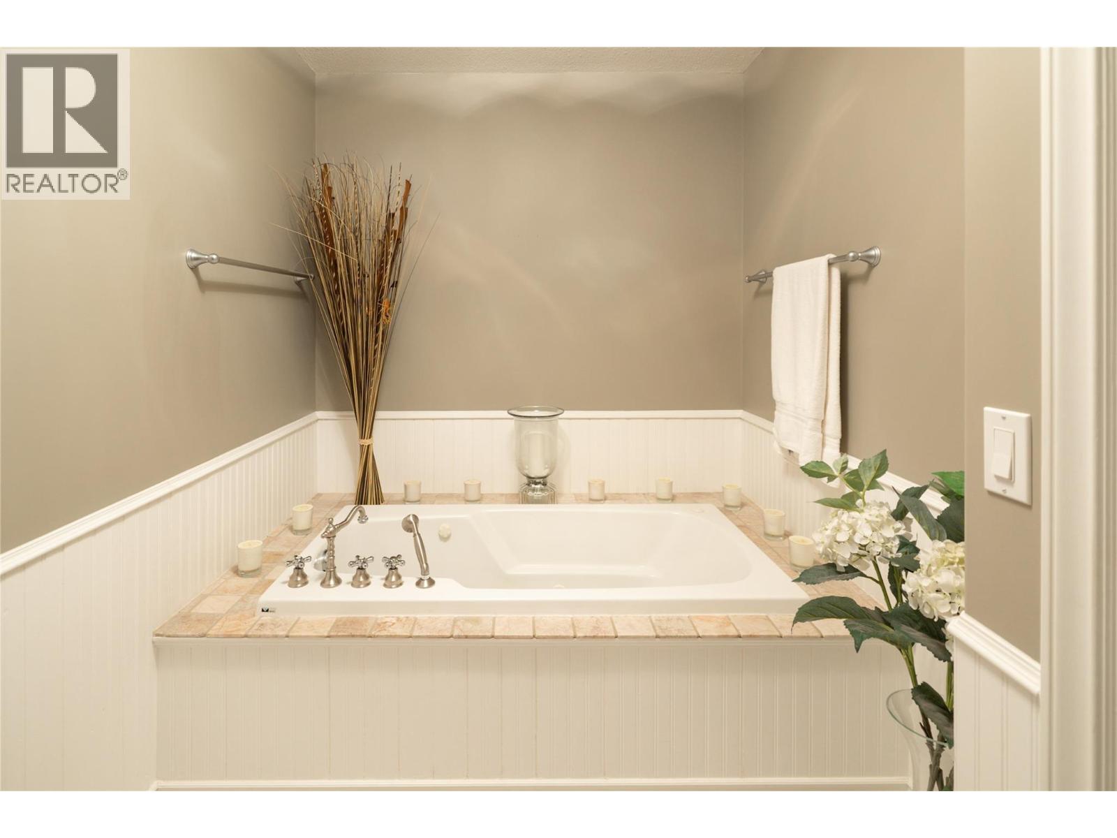  925 Westpoint Place, Kelowna