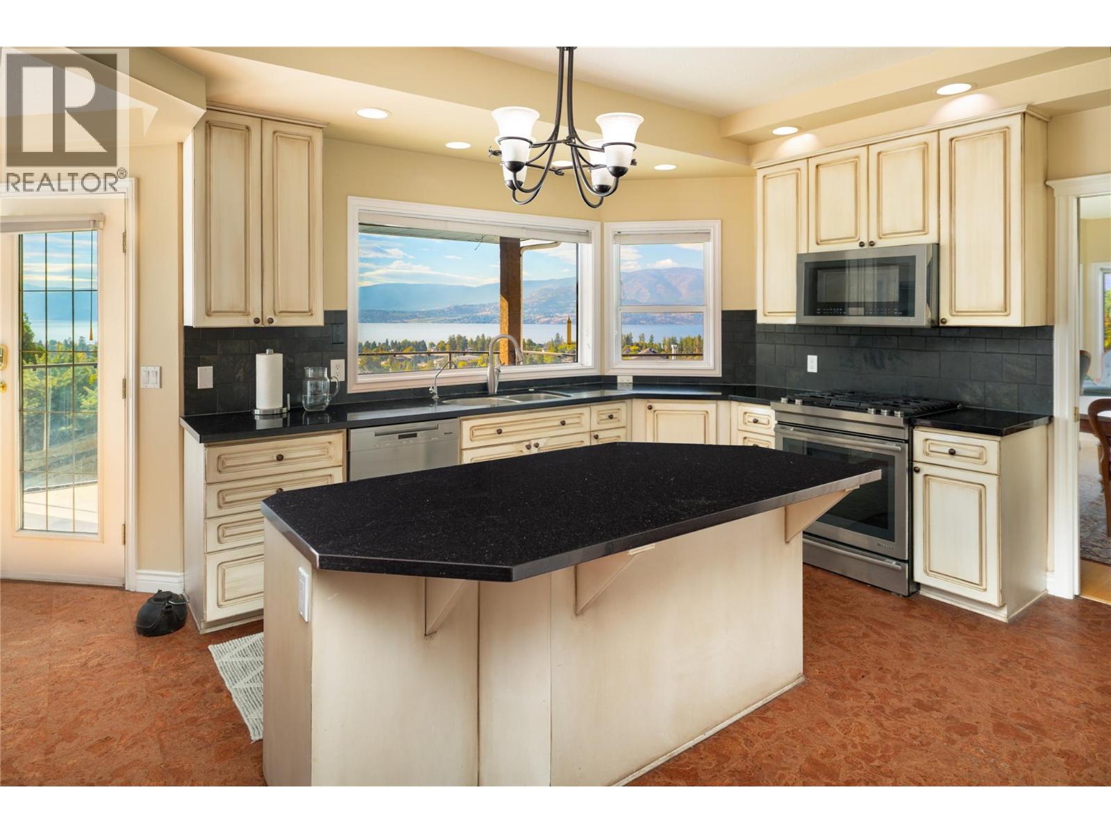  925 Westpoint Place, Kelowna