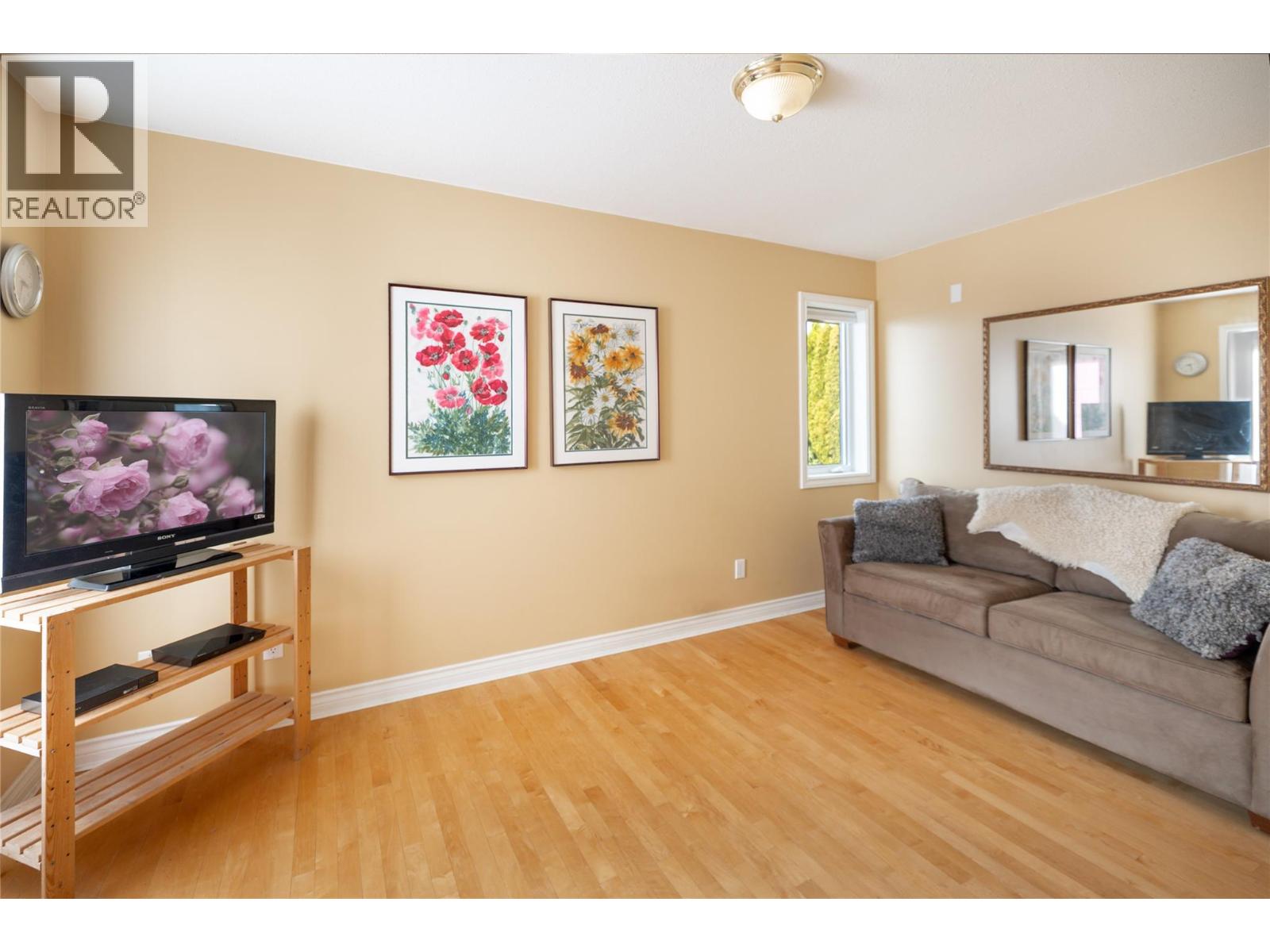  925 Westpoint Place, Kelowna