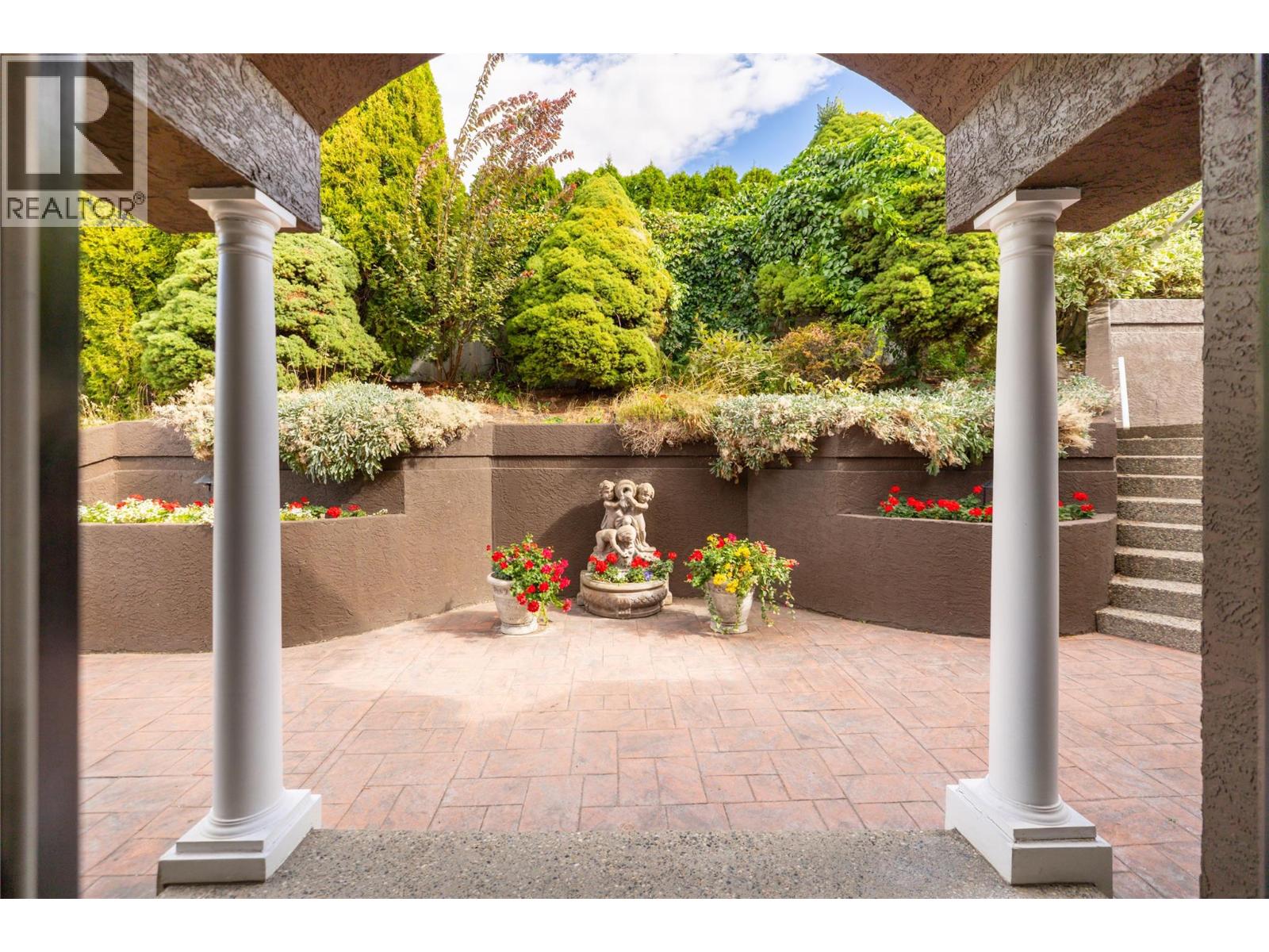  925 Westpoint Place, Kelowna