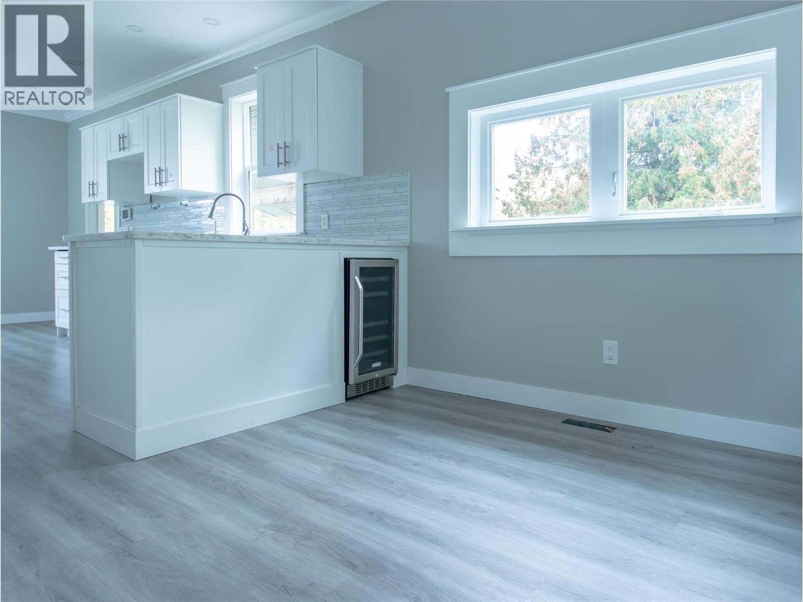 710 10 Street Southwest, Salmon Arm