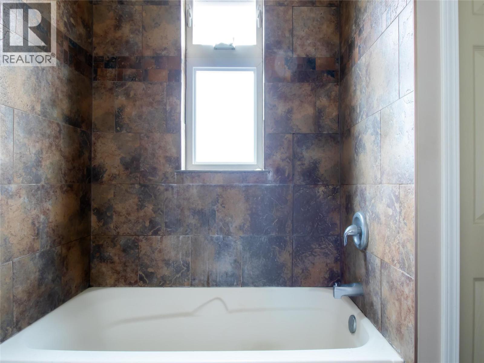 710 10 Street Southwest, Salmon Arm