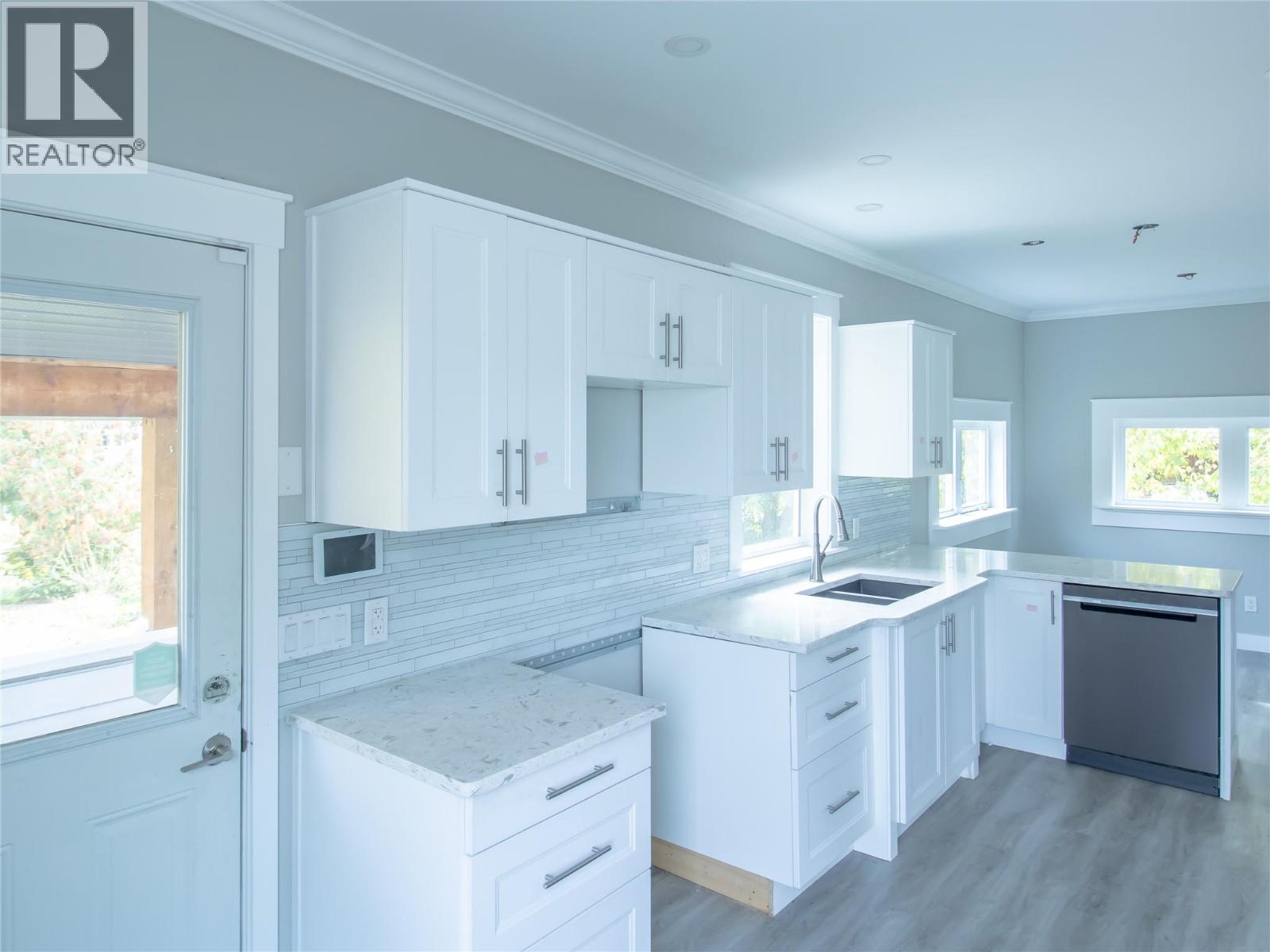710 10 Street Southwest, Salmon Arm