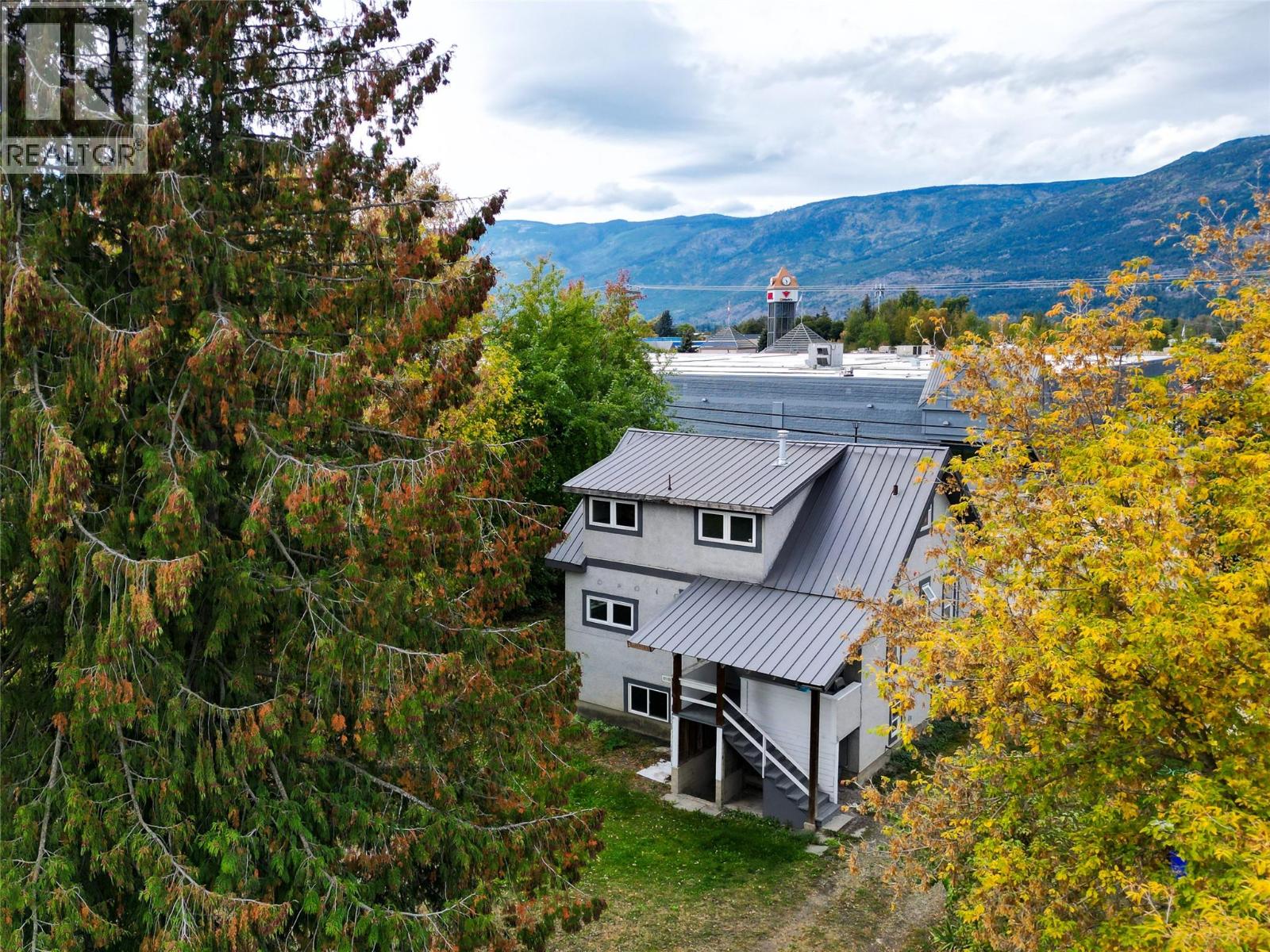 710 10 Street Southwest, Salmon Arm