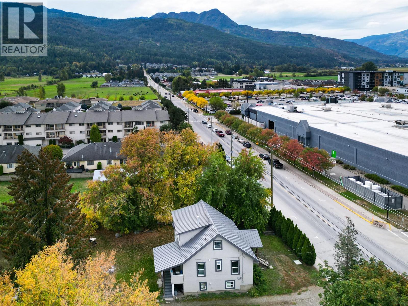 710 10 Street Southwest, Salmon Arm