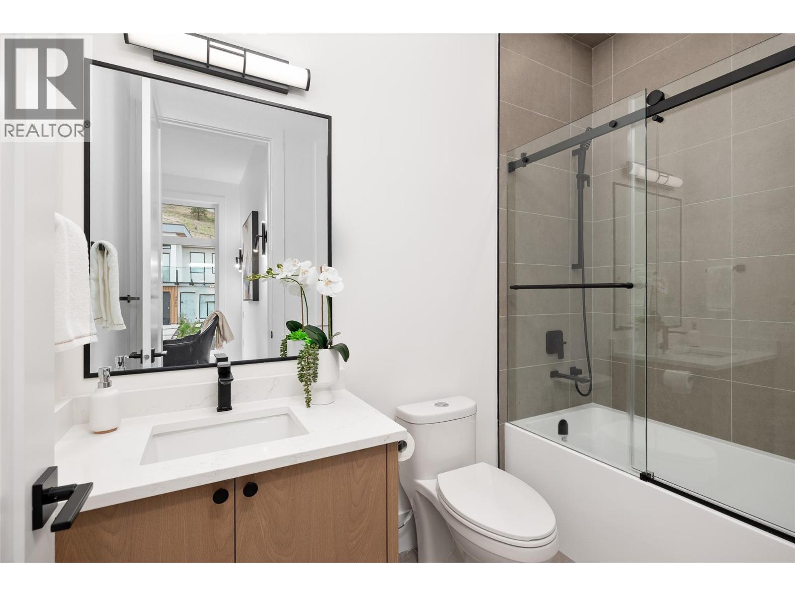  1435 Vineyard Drive, West Kelowna