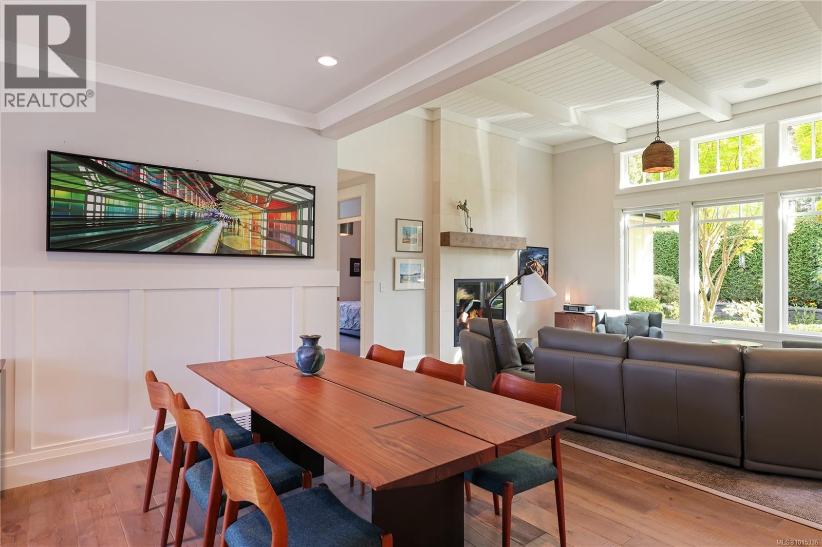 992 Bluffs Dr, Qualicum Beach