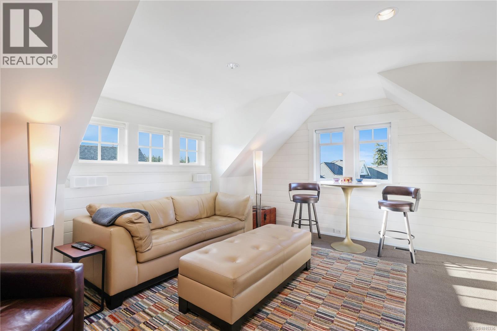 992 Bluffs Dr, Qualicum Beach