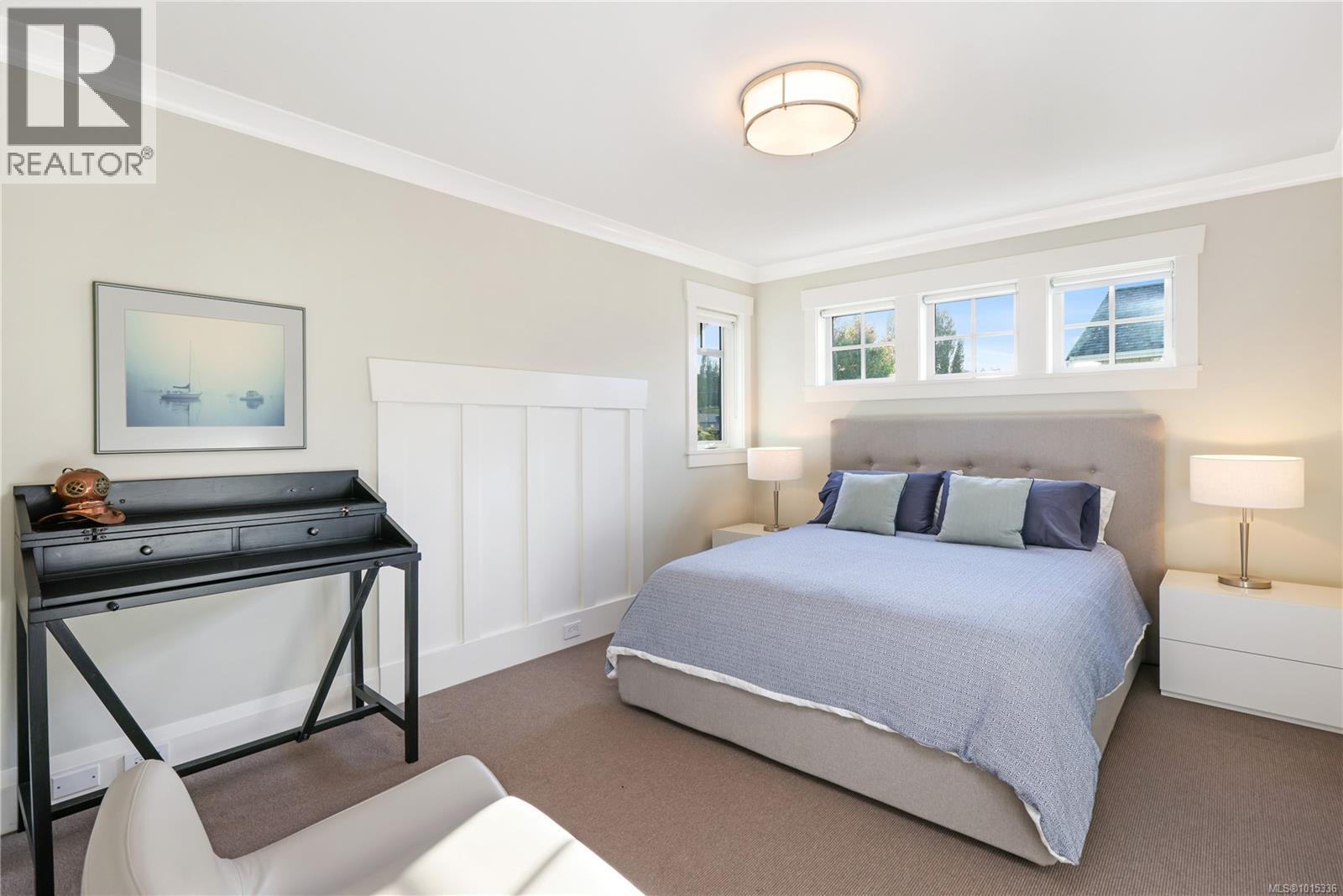992 Bluffs Dr, Qualicum Beach