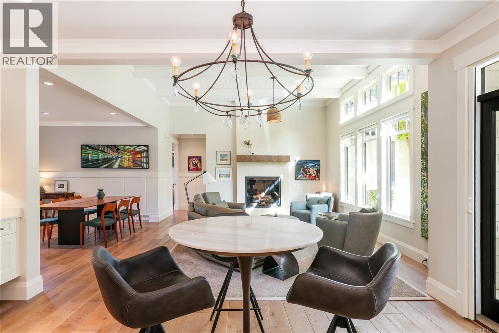 992 Bluffs Dr, Qualicum Beach