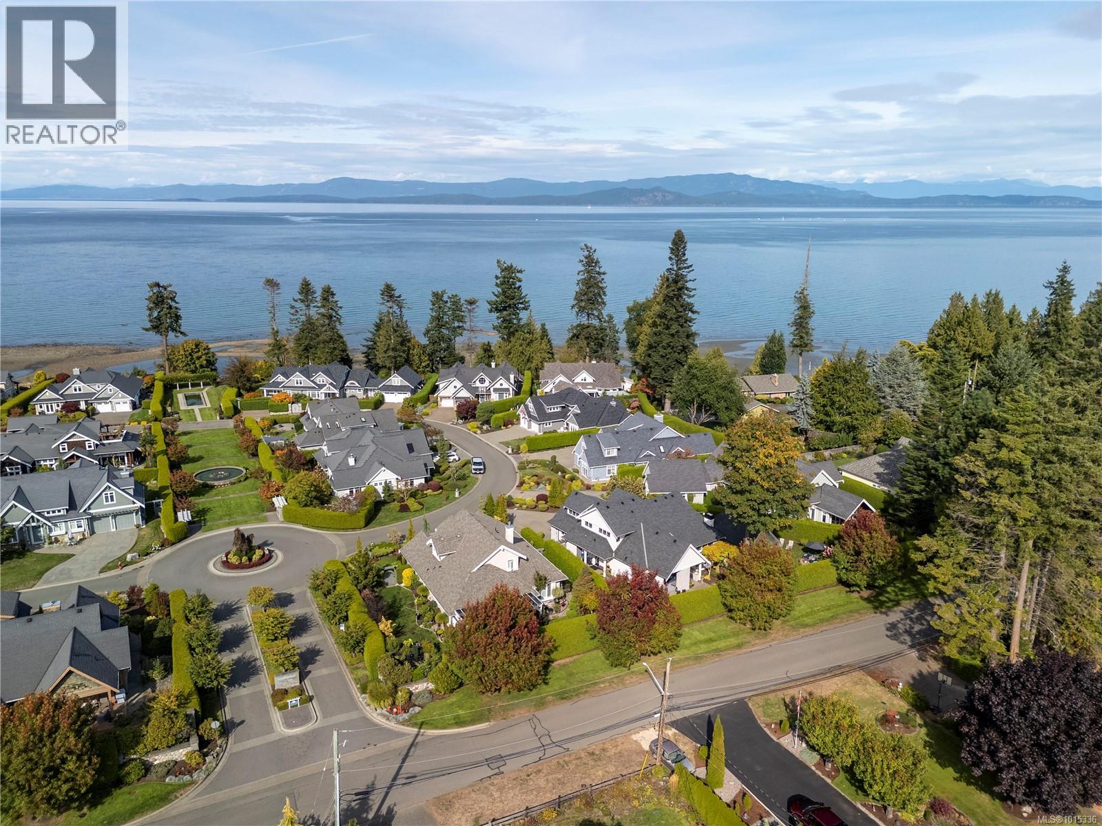 992 Bluffs Dr, Qualicum Beach