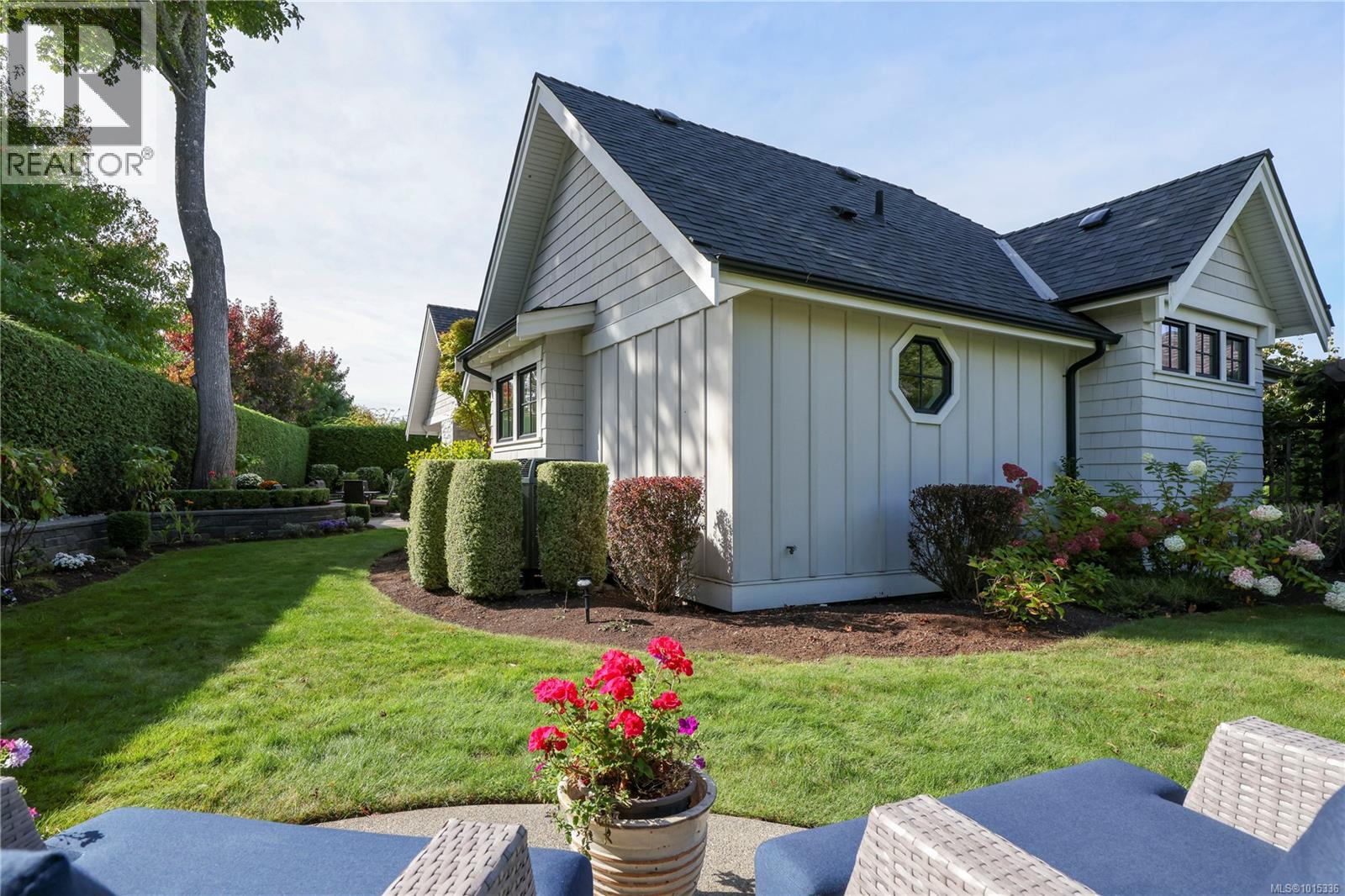 992 Bluffs Dr, Qualicum Beach