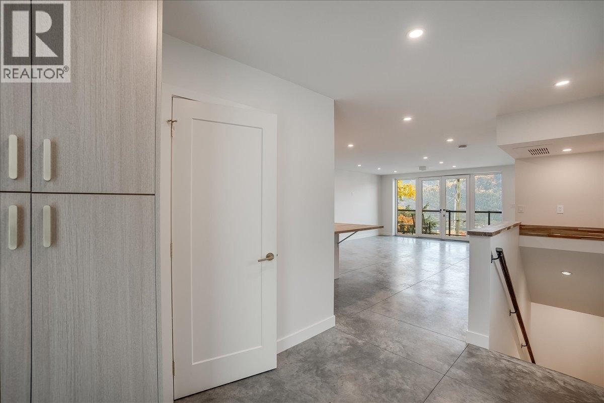 616 RICHARDS Street Unit# A, Nelson