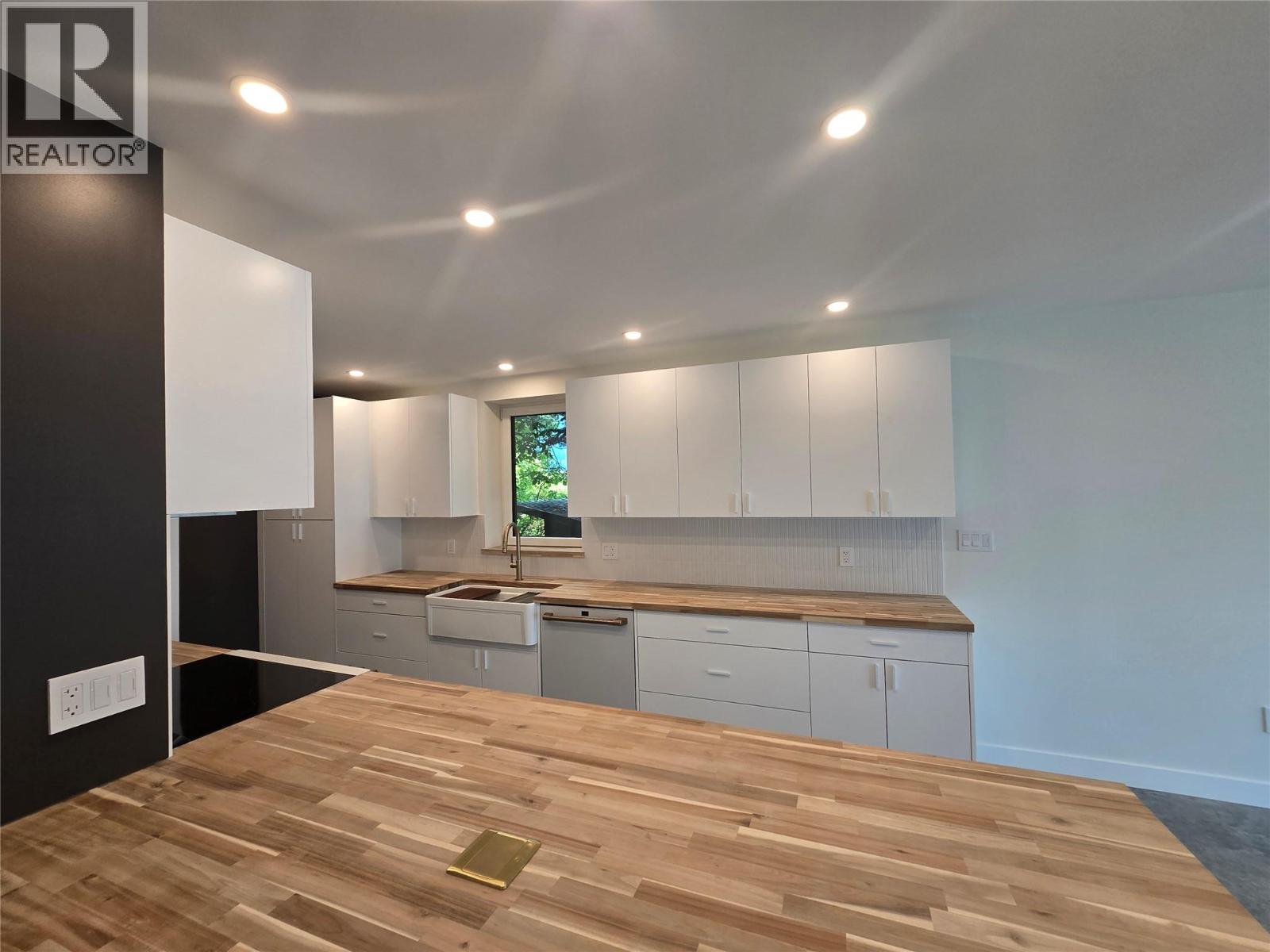 616 RICHARDS Street Unit# A, Nelson
