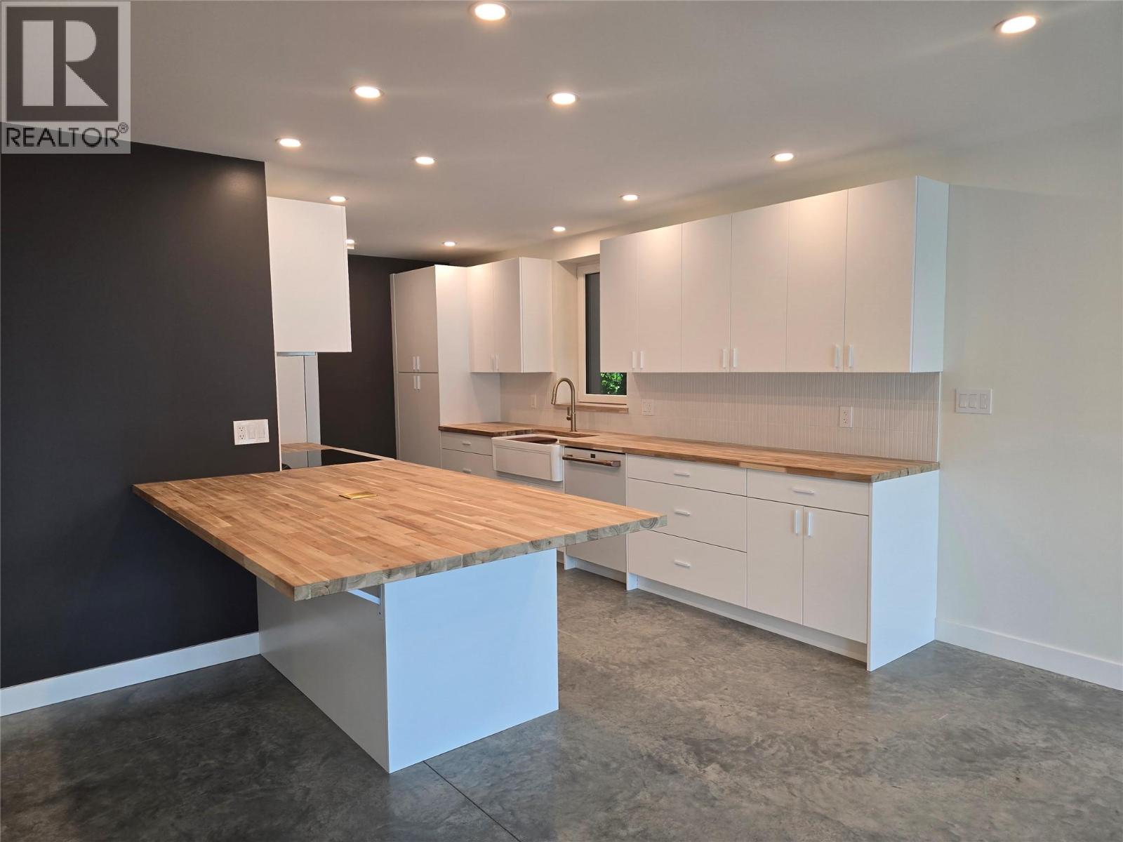 616 RICHARDS Street Unit# A, Nelson