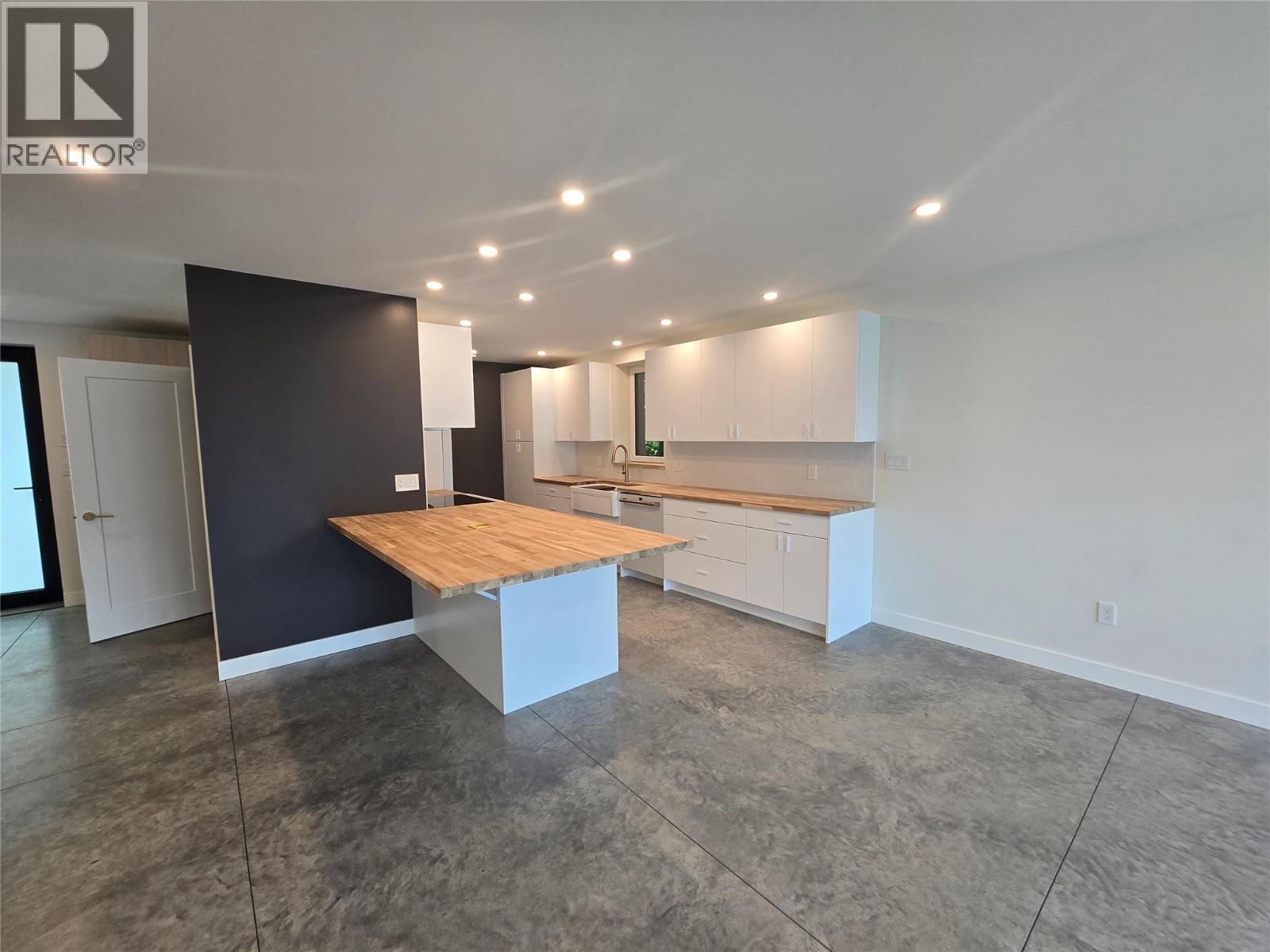 616 RICHARDS Street Unit# A, Nelson