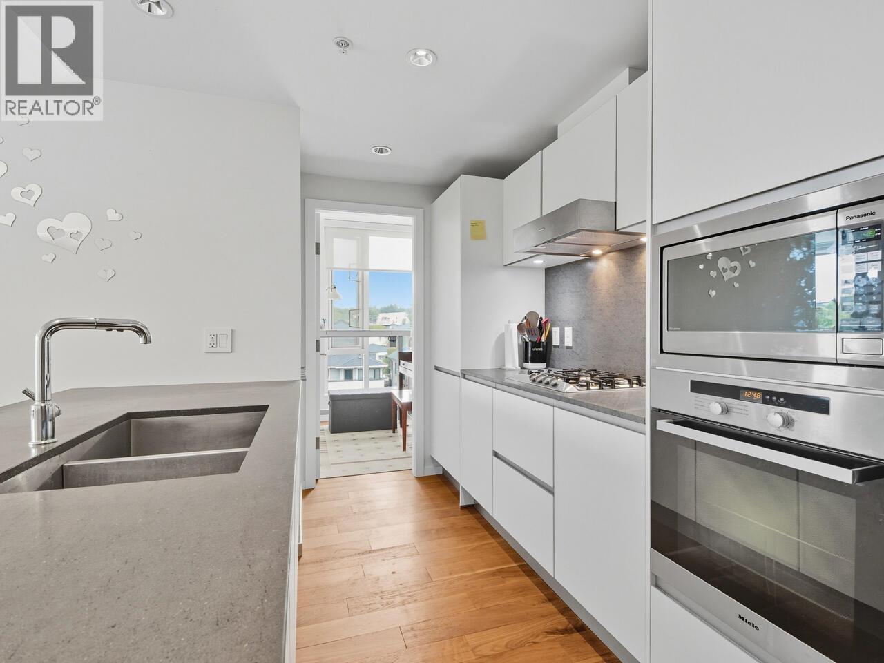 702 8488 CORNISH STREET, Vancouver