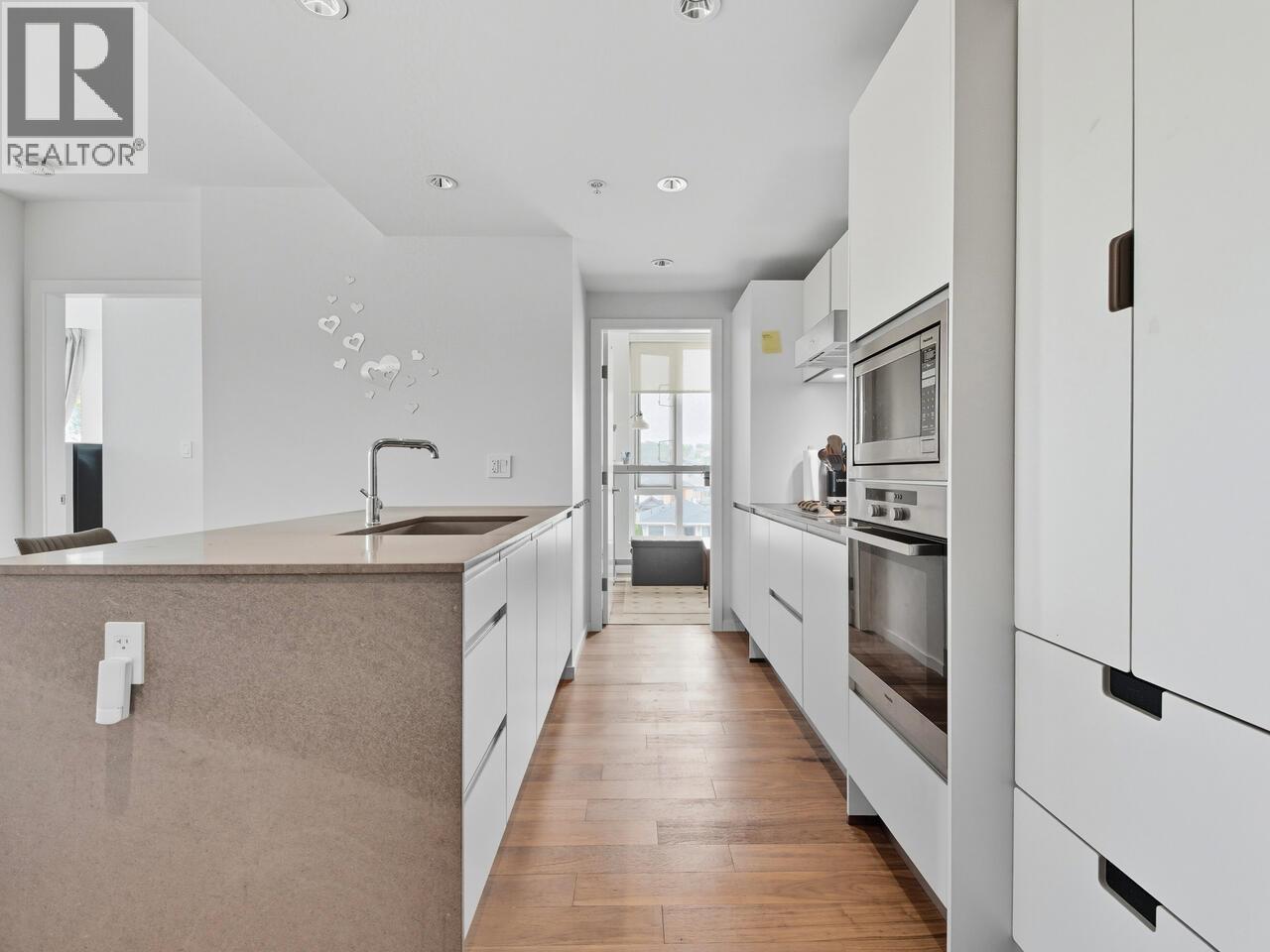 702 8488 CORNISH STREET, Vancouver