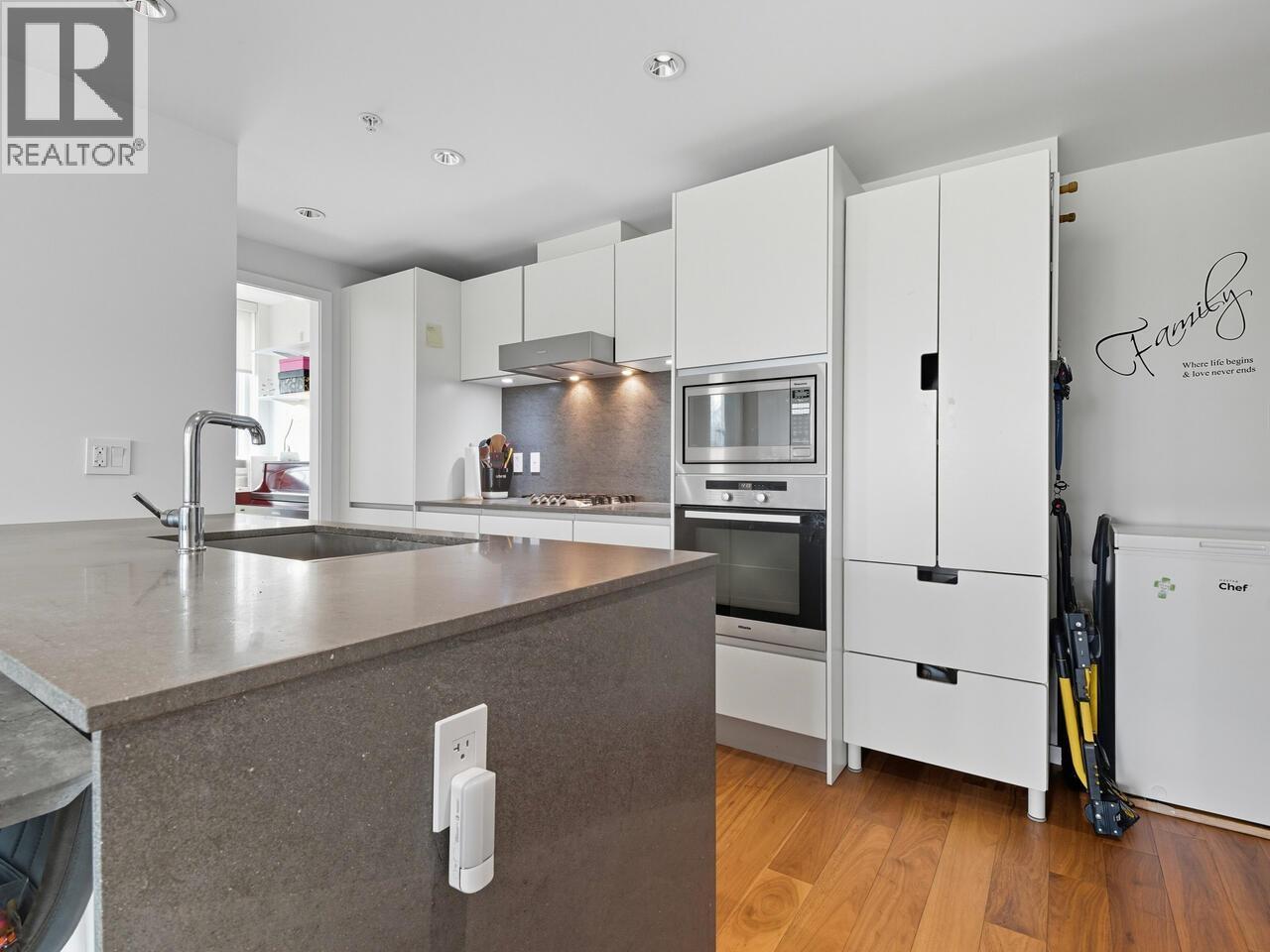 702 8488 CORNISH STREET, Vancouver