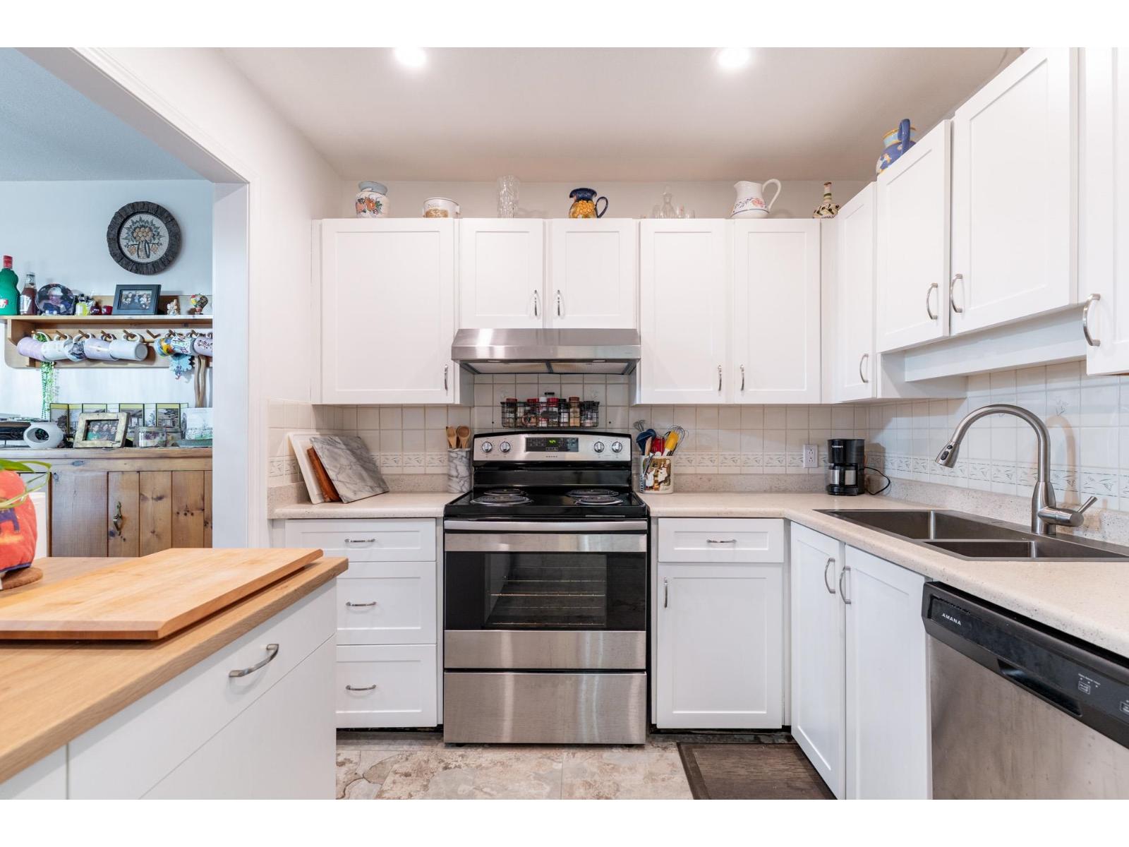 204 15130 ROPER AVENUE, White Rock