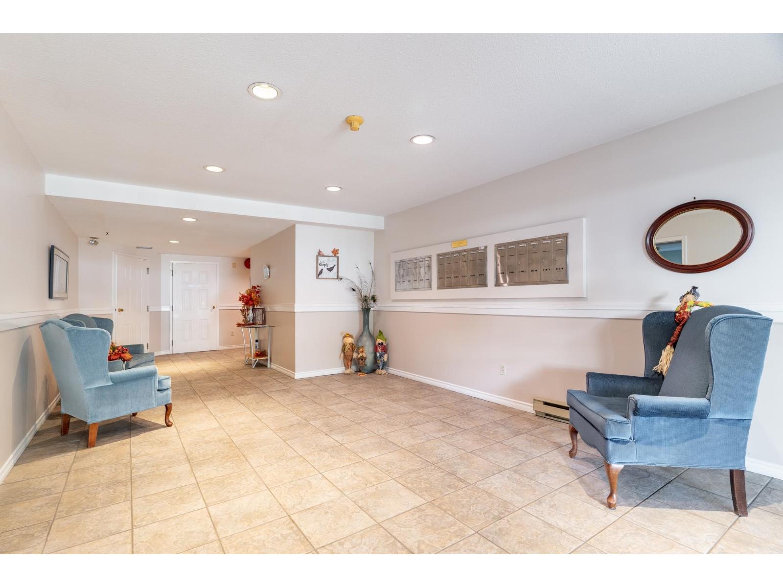 204 15130 ROPER AVENUE, White Rock
