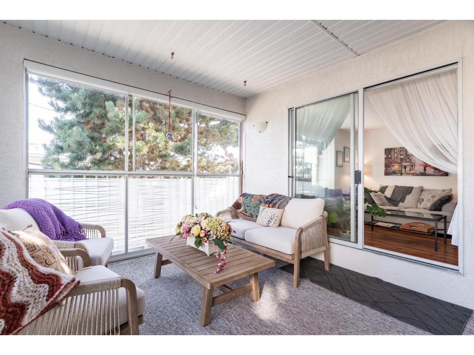 204 15130 ROPER AVENUE, White Rock