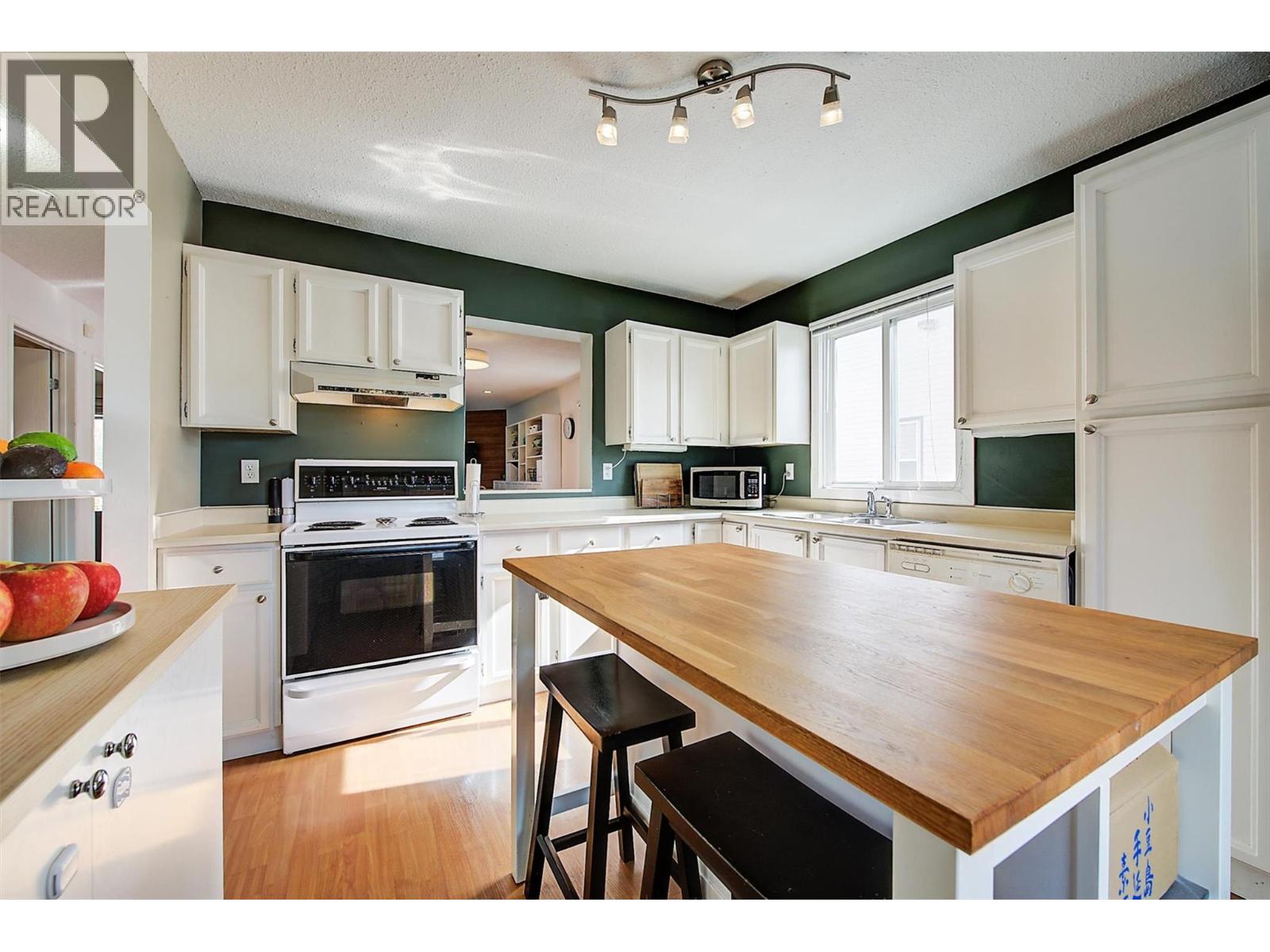 18 3000 Richter Street, Kelowna