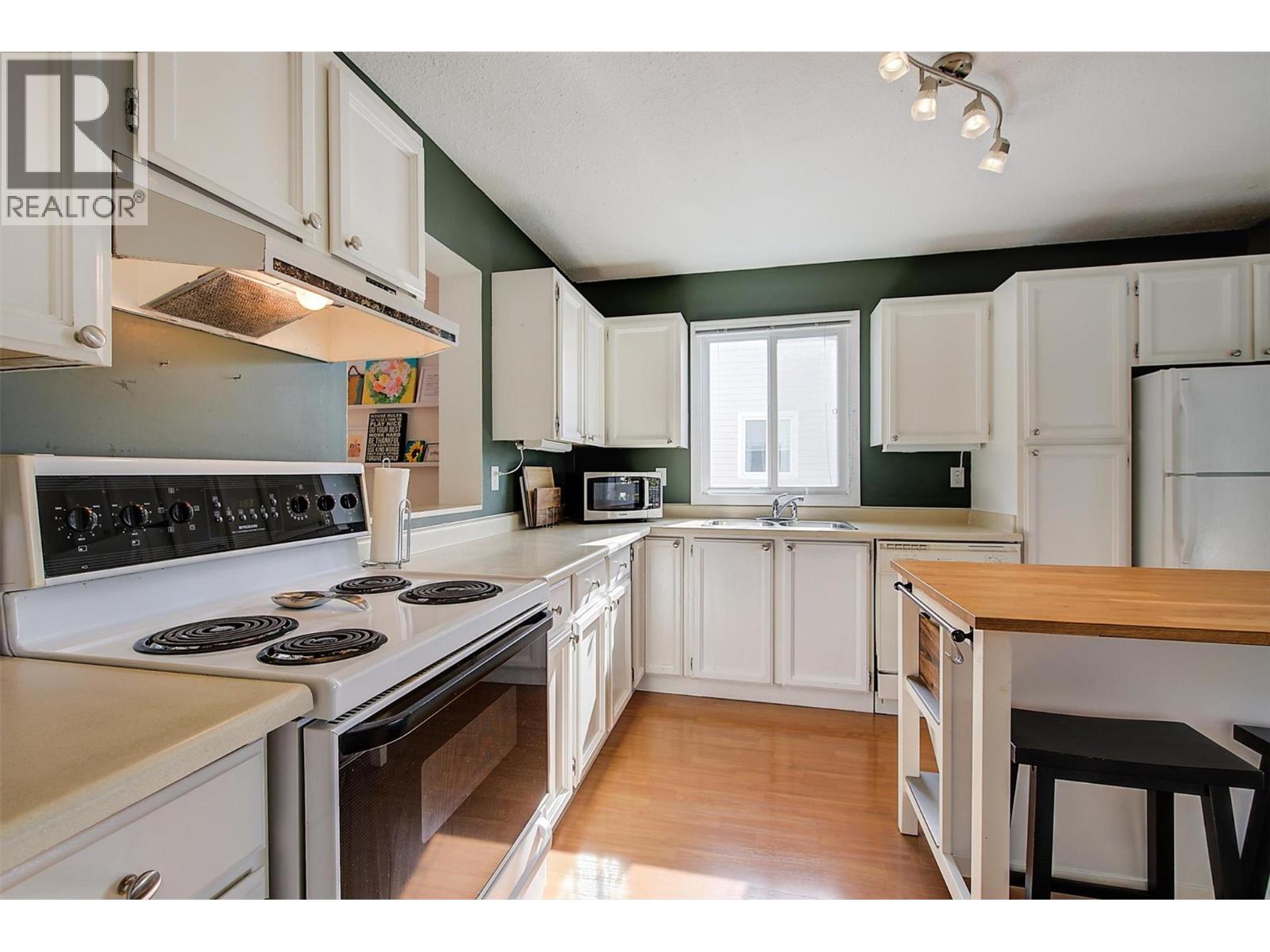 18 3000 Richter Street, Kelowna