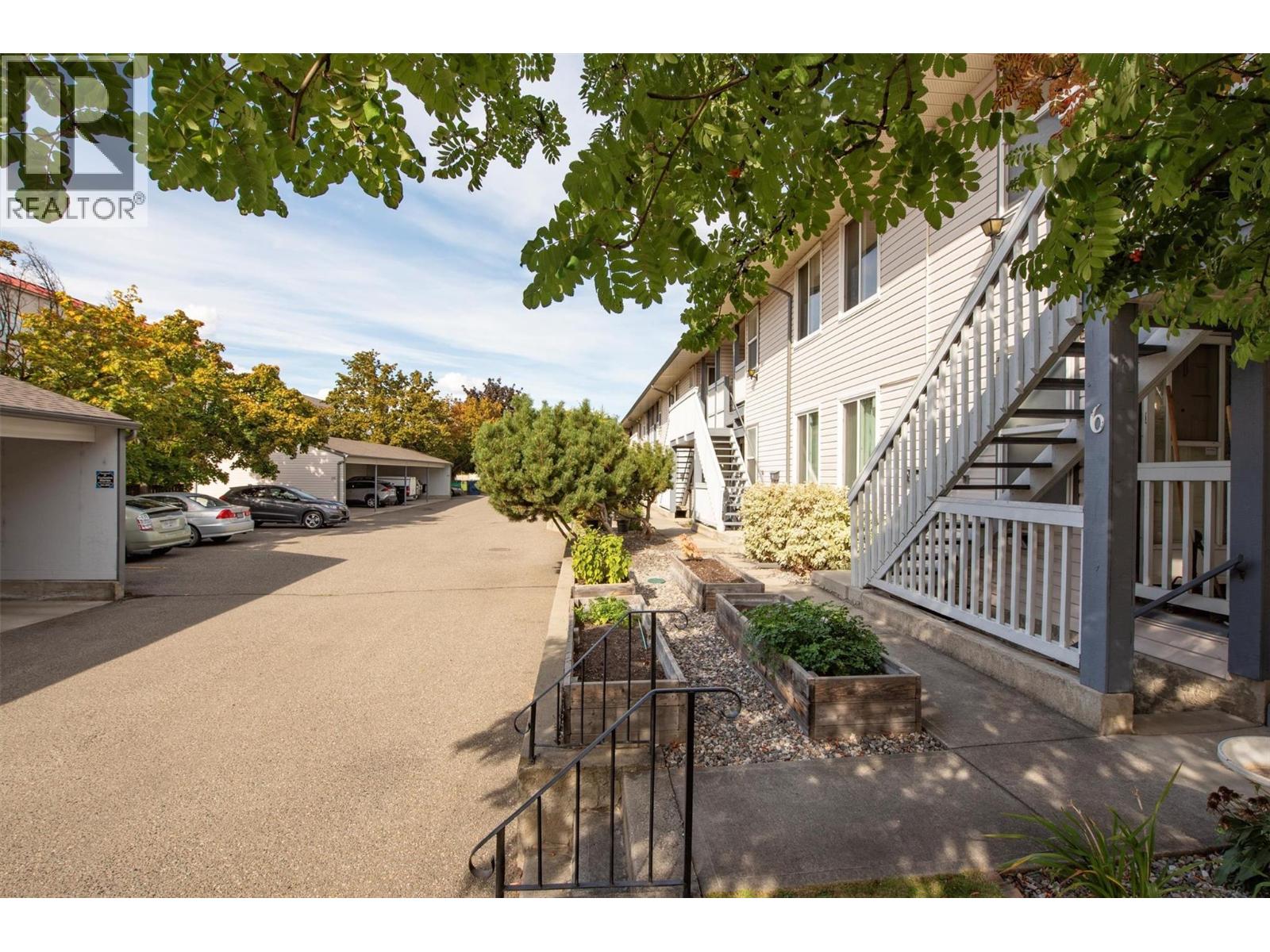 18 3000 Richter Street, Kelowna