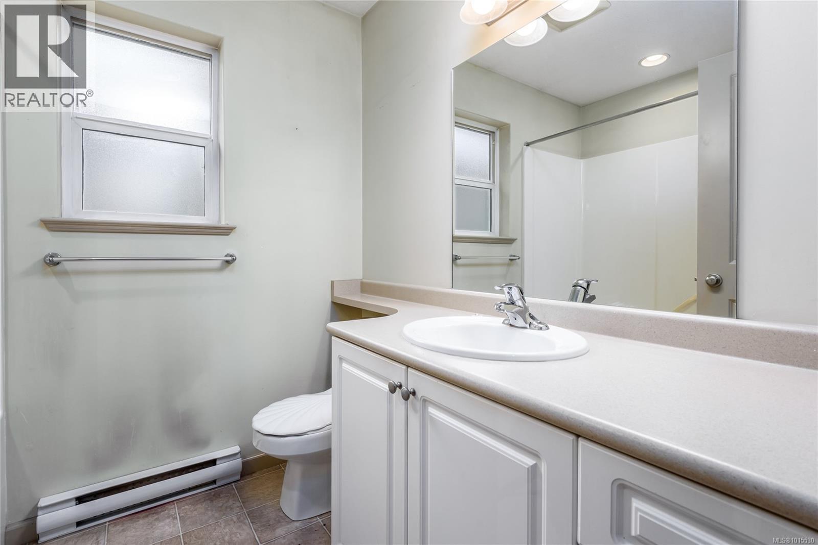 3 2728 1st St, Courtenay